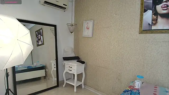 Miladiosa online show from October 27, 2025, 11:36 am