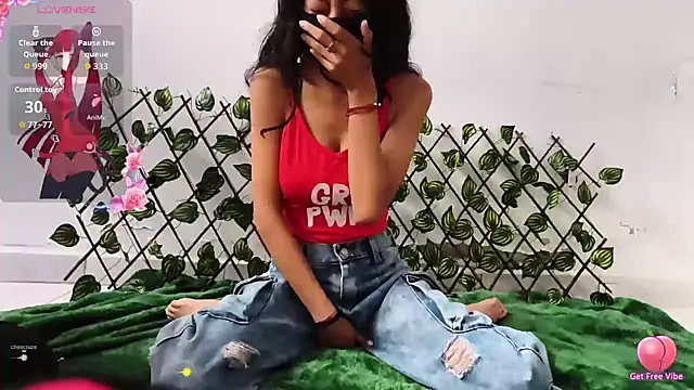 NaughtyMiuw online show from April 22, 2026, 7:04 pm