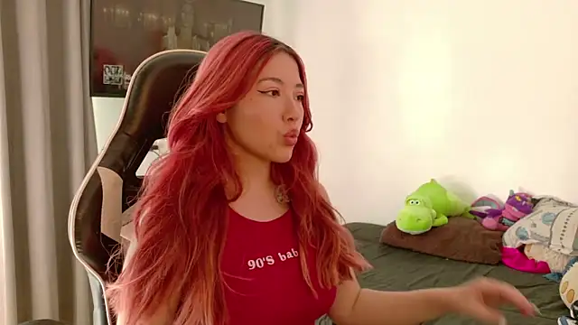 lunnaa  online show from September 11, 2025, 8:09 pm