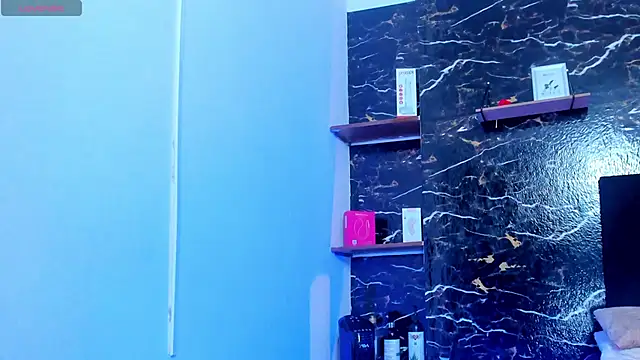 lyan hots online show from September 16, 2025, 12:50 pm