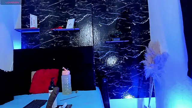 lyan hots online show from October 4, 2025, 2:15 pm