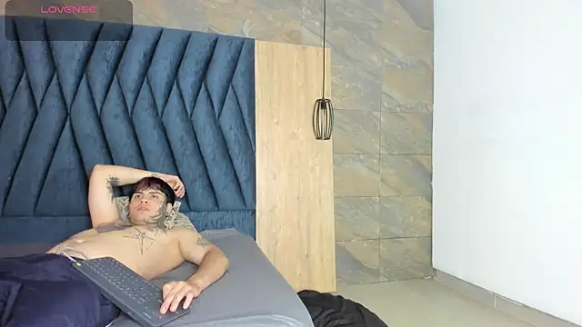 Mollyxketa1  online show from November 26, 2025, 7:37 pm