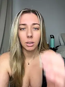 Snapshot of louiseberkeley chatting on May 18, 2026, 1:56 am louiseberkeley online show from May 18, 2026, 1:56 am