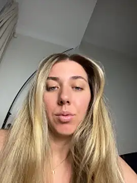 Snapshot of louiseberkeley chatting on May 30, 2026, 11:29 am louiseberkeley online show from May 30, 2026, 11:29 am
