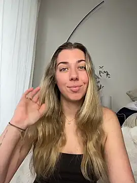 Snapshot of louiseberkeley chatting on June 11, 2026, 2:11 am louiseberkeley online show from June 11, 2026, 2:11 am