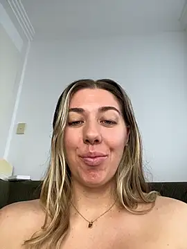 louiseberkeley online show from June 25, 2026, 3:17 am