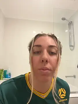 louiseberkeley online show from June 26, 2026, 4:39 am