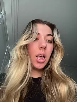 louiseberkeley online show from July 26, 2026, 10:38 pm