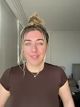 louiseberkeley online show from July 27, 2026, 10:50 pm