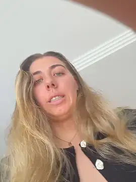louiseberkeley online show from July 31, 2026, 11:37 pm