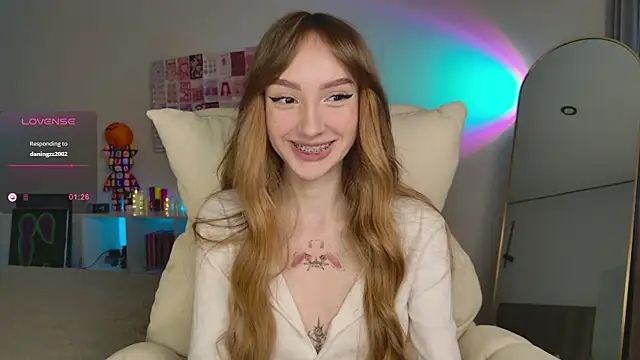 Lunainnk online show from November 8, 2025, 1:17 am