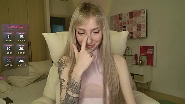 Lunainnk online show from February 14, 2026, 11:45 pm