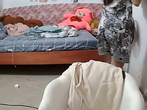 Linda-24 online show from October 23, 2025, 10:19 pm