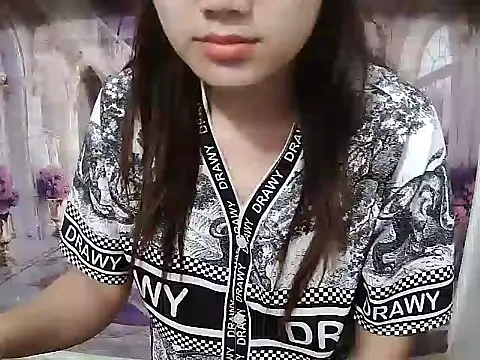 Snapshot of Linda-24 chatting on January 6, 2026, 10:45 pm Linda-24 online show from January 6, 2026, 10:45 pm