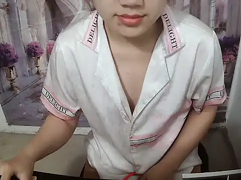 Snapshot of Linda-24 chatting on February 3, 2026, 12:31 am Linda-24 online show from February 3, 2026, 12:31 am