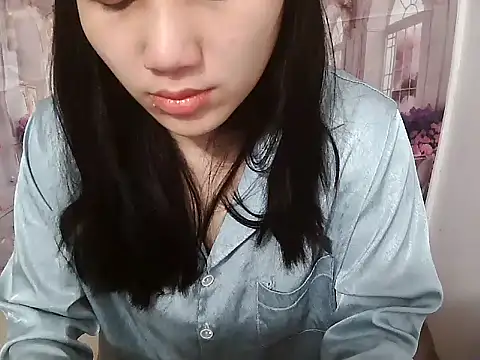 Snapshot of Linda-24 chatting on February 8, 2026, 12:03 am Linda-24 online show from February 8, 2026, 12:03 am