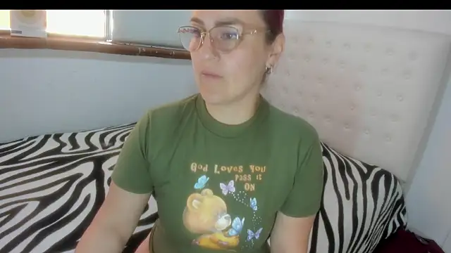 Snapshot of Roxannelorence_ chatting on October 29, 2025, 2:30 pm Roxannelorence online show from October 29, 2025, 2:30 pm