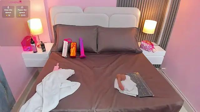 Clawdeen  wolf online show from November 12, 2025, 8:19 pm