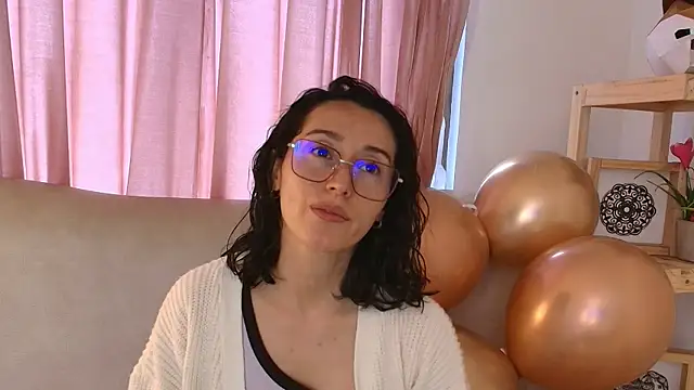 Ginevra esposito online show from April 21, 2026, 12:44 pm