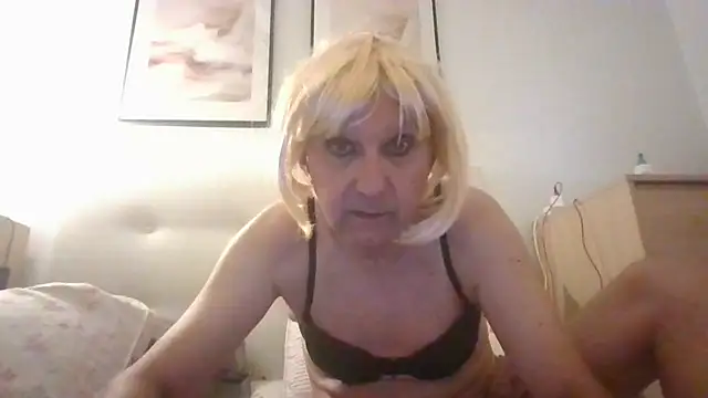 Snapshot of Emily_de_Carla chatting on July 26, 2026, 10:16 pm Emily de Carla online show from July 26, 2026, 10:16 pm