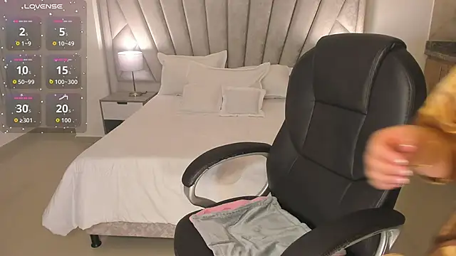 Viictoria jones online show from March 19, 2026, 12:03 am