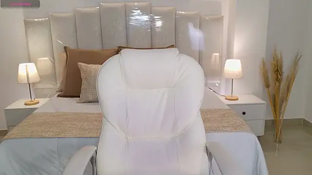 Viictoria jones online show from April 21, 2026, 1:18 am