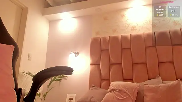 aishathornee online show from January 18, 2026, 1:15 pm