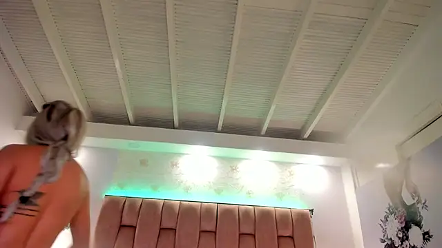 aishathornee online show from April 21, 2026, 1:42 am