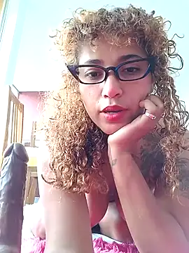 Vikyvoyeur online show from November 17, 2025, 7:52 pm