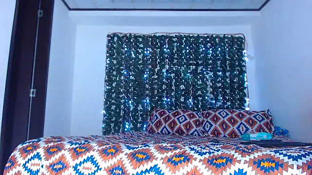 zhannaya jhaen  online show from October 17, 2025, 9:06 pm