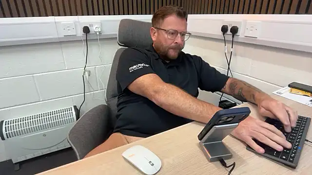 bilf1978 online show from April 23, 2026, 8:57 am