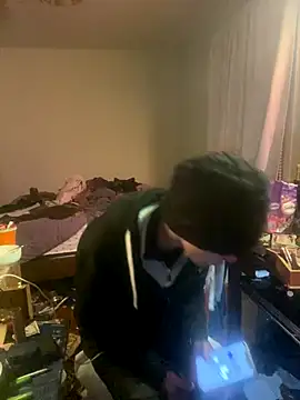 Snapshot of XanderOzzz chatting on December 14, 2025, 12:32 pm XanderOzzz online show from December 14, 2025, 12:32 pm