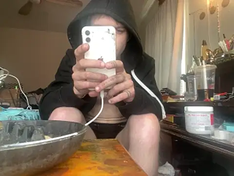 Snapshot of XanderOzzz chatting on December 17, 2025, 2:45 pm XanderOzzz online show from December 17, 2025, 2:45 pm