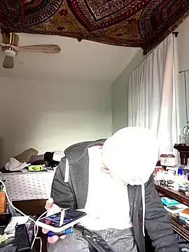 Snapshot of XanderOzzz chatting on January 13, 2026, 8:14 pm XanderOzzz online show from January 13, 2026, 8:14 pm