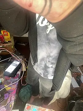 Snapshot of XanderOzzz chatting on February 17, 2026, 8:48 pm XanderOzzz online show from February 17, 2026, 8:48 pm