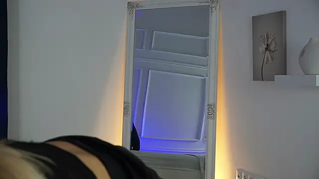 LenaaStar online show from November 16, 2025, 5:51 pm