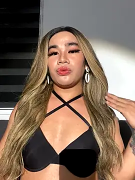 Malia Nicole online show from October 13, 2025, 1:55 pm