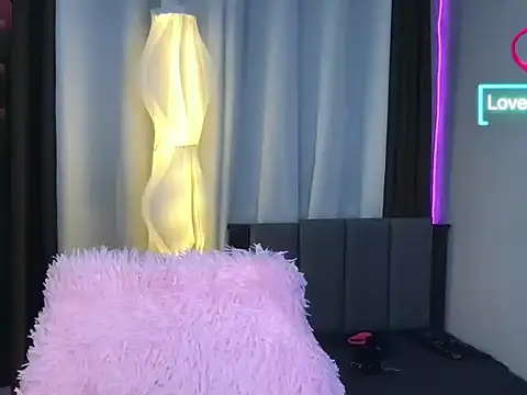 Malia Nicole online show from February 8, 2026, 9:51 pm