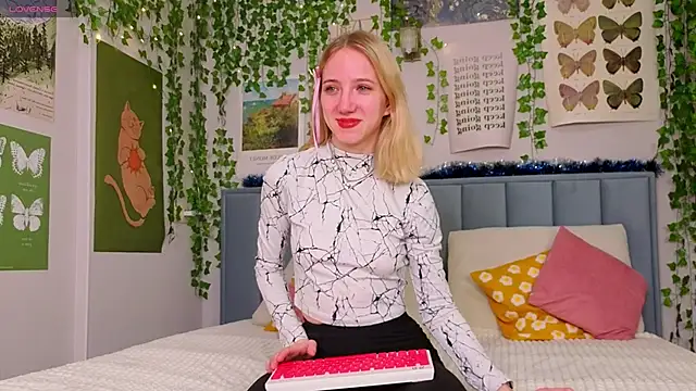 EmmaNovak online show from January 16, 2026, 12:31 pm