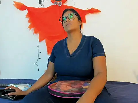  Miaa khalifa  online show from October 20, 2025, 12:16 pm