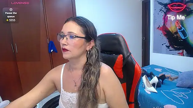 noelia milf19 online show from July 18, 2026, 11:30 pm