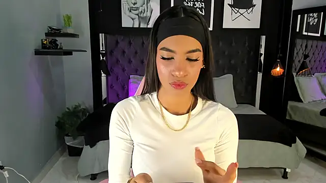 kitty collins  online show from September 10, 2025, 10:37 am