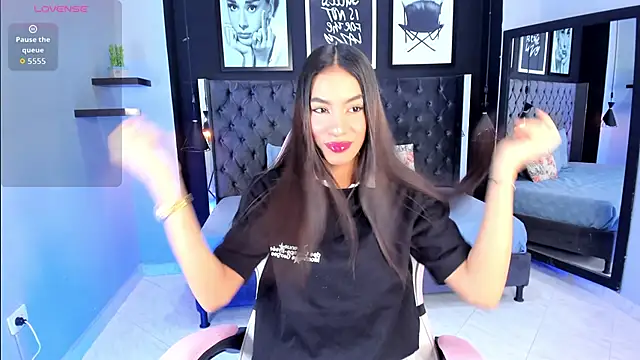 kitty collins  online show from October 5, 2025, 10:46 am