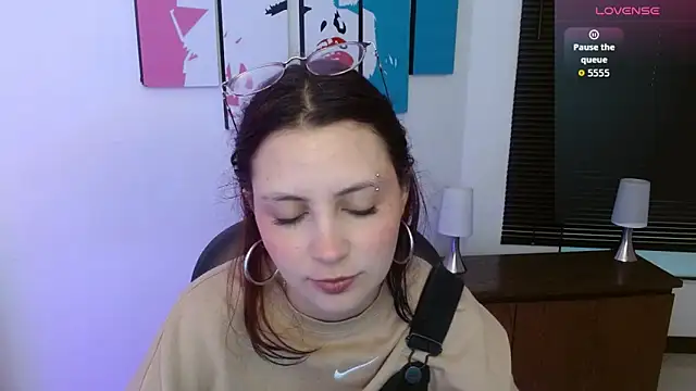 AlanaGarcia19 online show from October 15, 2025, 11:54 am