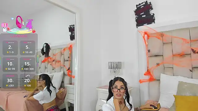 ValerieSoto online show from October 30, 2025, 7:36 pm