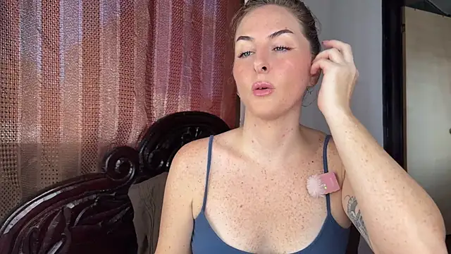 sexylittlefriend online show from April 22, 2026, 3:24 pm