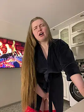 DeniMilkyyyyy online show from April 21, 2026, 10:23 pm