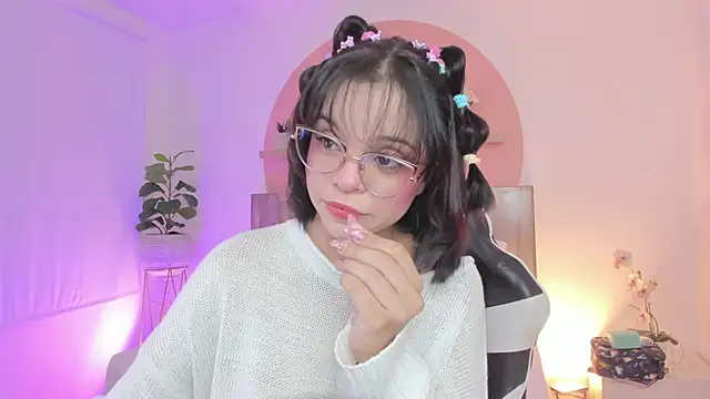 Clara Luu online show from April 15, 2026, 3:13 am