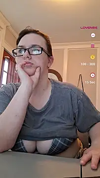 Snapshot of queenpeaches121 chatting on April 2, 2026, 11:30 am queenpeaches121 online show from April 2, 2026, 11:30 am