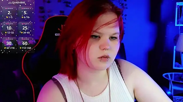 fillisfox  online show from October 9, 2025, 3:32 pm